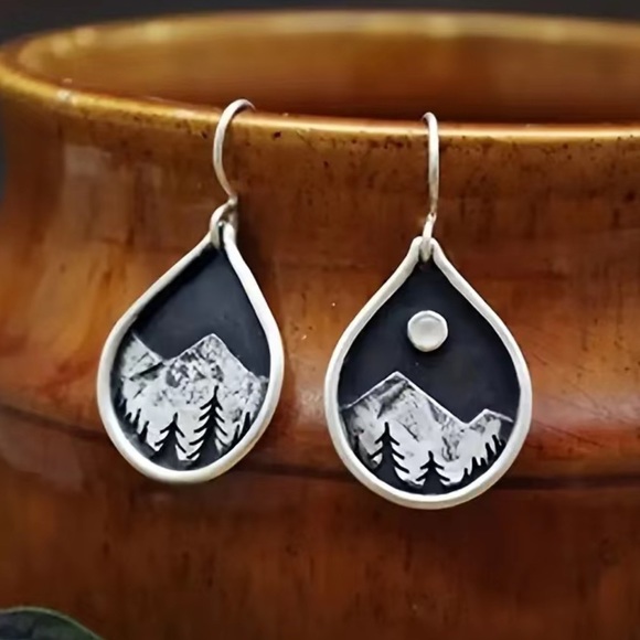 Mountain and moon silver earrings - Picture 2 of 6